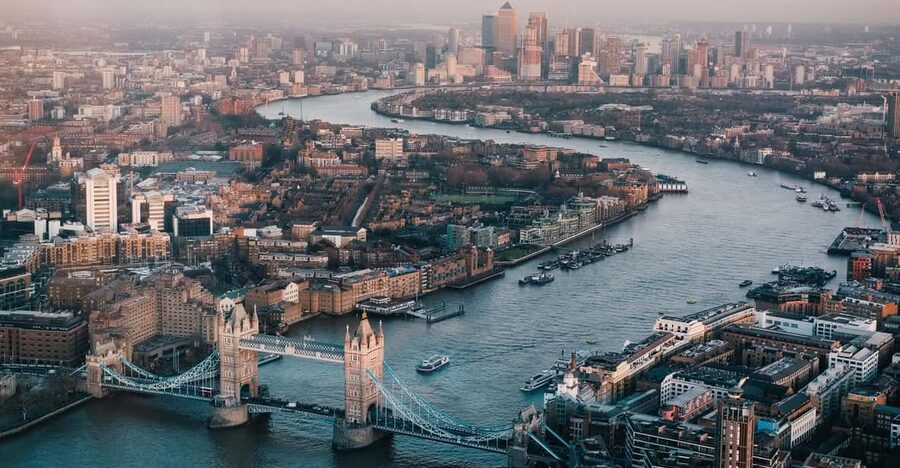 London: Top Attractions and City Highlights Walking Tour - Trafalgar Square and Nelson’s Column: Why That Monument Is There
