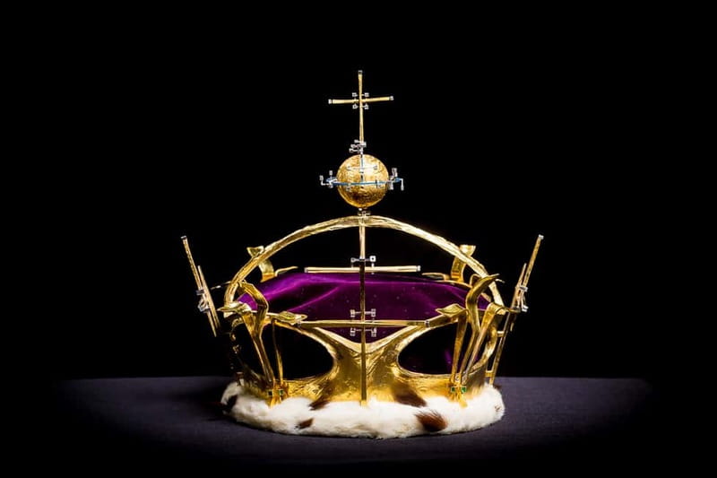 London: Tower of London and Crown Jewels Exhibition Ticket - Comfort extras, maps, Wi-Fi, and how kids fit in