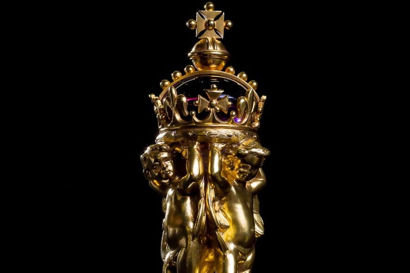 London: Tower of London and Crown Jewels Exhibition Ticket - Crown Jewels exhibition, the sparkle comes with real crowd math