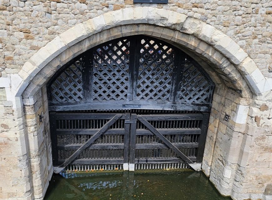 London: Tower of London Guided Tour with Boat Ride - The guided Tower walk: wards, the White Tower, and quick stops that add up