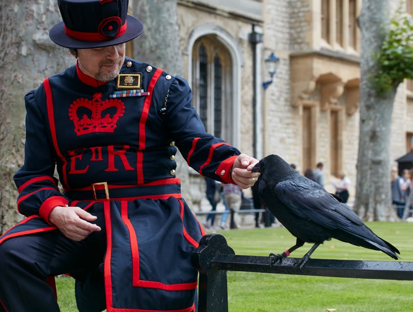 London: Tower of London, Hop-on, Hop-off Bus & River Cruise - Logistics you should plan for, including traffic and bus run timing