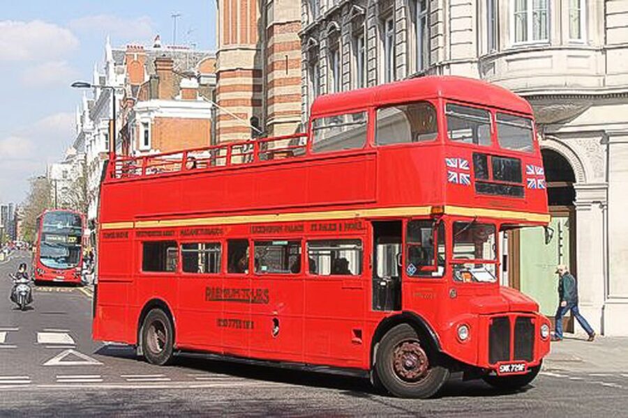 London Vintage Bus Tour and Cream Tea at Harrods - Tower of London: Crown Jewels, Beefeaters, and the Traitors’ Gate moment