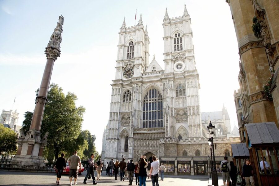 London Vintage Bus Tour and Cream Tea at Harrods - Price and value: what $134 buys you in a short window