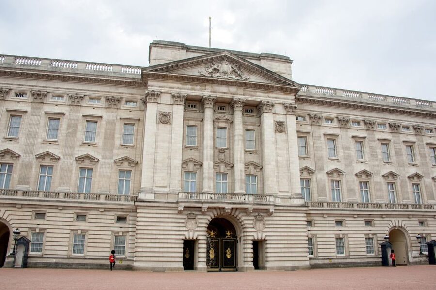 London: Vintage Bus Tour and London Eye Ticket - Westminster Abbey and Tower area photo stops that actually help
