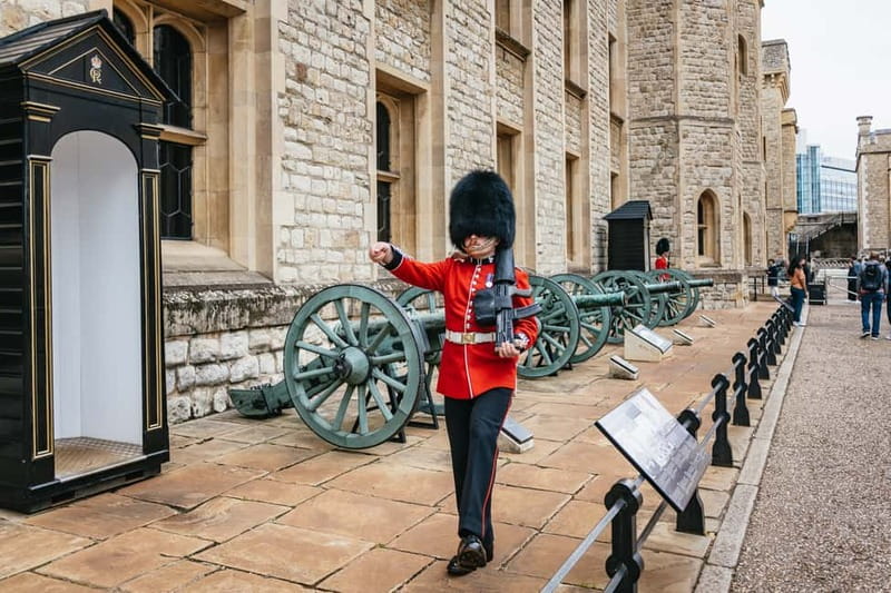 London: VIP Tower Opening Ceremony, Crown Jewels & Cruise - Where the tour starts at the Tower of London shop