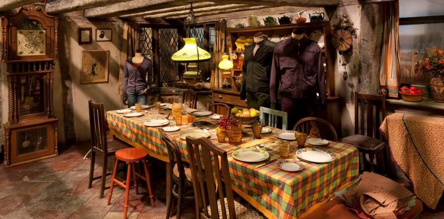 London: Warner Bros. Studio Tour with Hotel Pickup - Gringotts Wizarding Bank and the Lestrange Vault Photo Moment