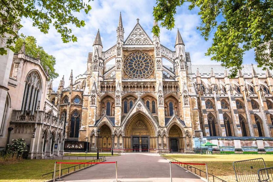 London: Westminster Abbey, Big Ben & Buckingham Guided Tour - Westminster Abbey inside: priority entry and a guide who explains the why (4-hour option)