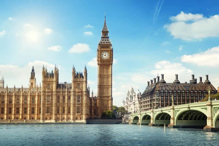 London: Westminster Abbey, Big Ben & Buckingham Guided Tour - St James’s Park and Buckingham Palace: exterior views done thoughtfully