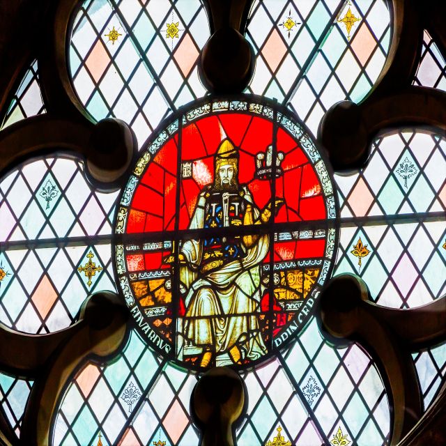 London: Westminster Abbey Skip-the-line Entry & Guided Tour - Inside the Abbey: Gothic nave, side chapels, and the Poet’s Corner moment