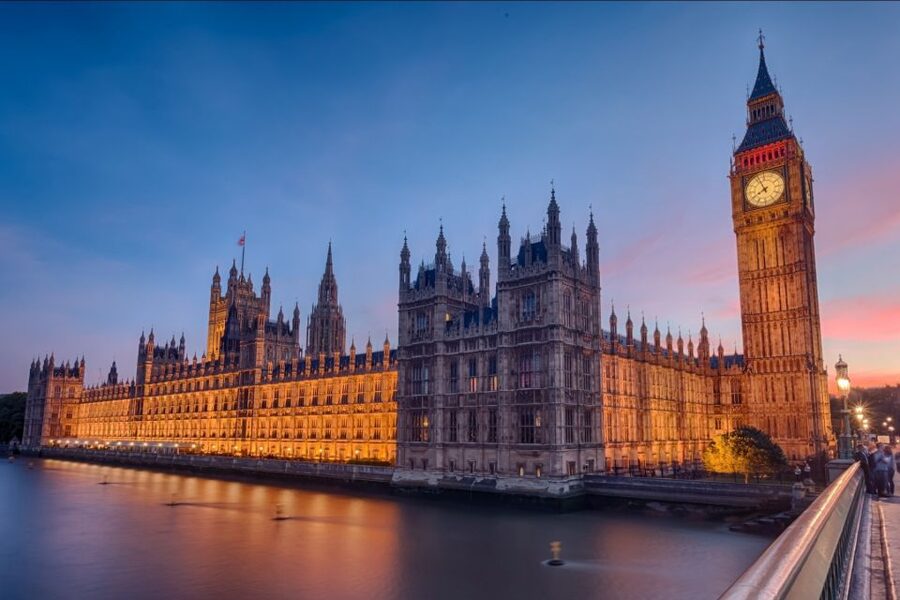 London: Westminster Abbey Tour with a Royal Heritage Guide - Why Westminster Abbey Feels Different With a Royal Heritage Guide