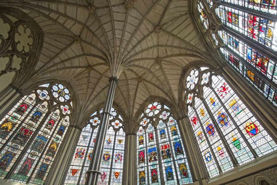 London: Westminster Abbey Tour with a Royal Heritage Guide - Famous Graves: Where Personal Stories Meet the Stone