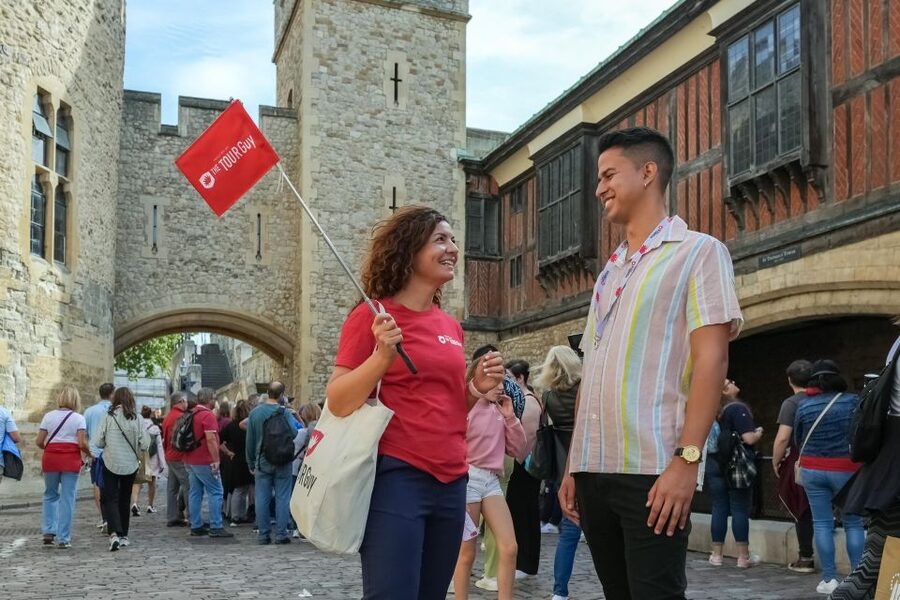 London: Westminster Abbey, Tower of London and Boat Tour - How this tour feels in real time: guided, organized, and very rule-driven