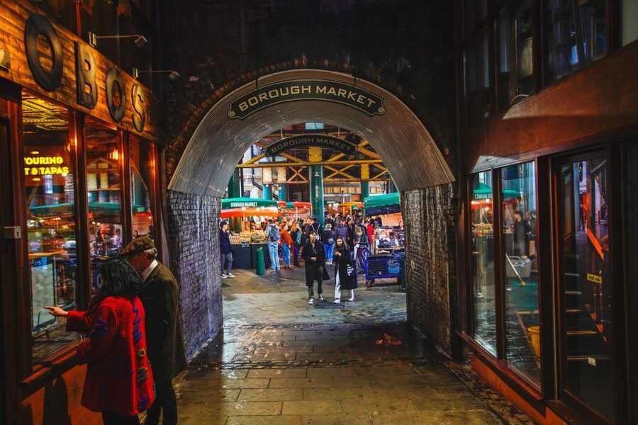 London: Westminster Walking Tour and Kensington Palace Visit - Westminster Abbey guided visit: what you should watch for