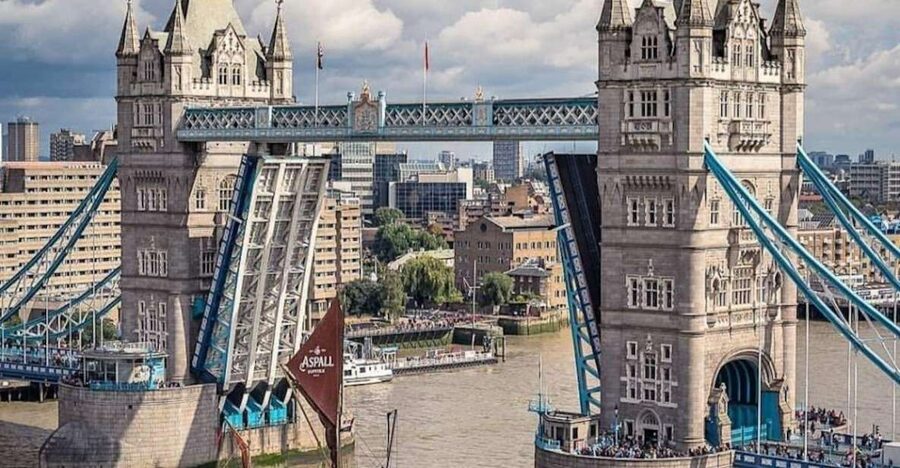 London: Westminster Walking Tour & Visit Tower Bridge - Guide Style: Humor, Side Facts, and a Pace That Works