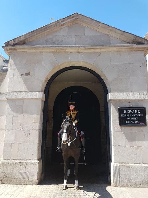 London: Westminster Walking Tour & Westminster Abbey Visit - Buckingham Palace: Where the Morning Can Turn into Real Pageantry