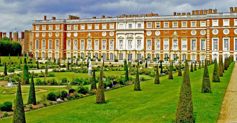 London: Windsor Castle & Henry VIII's Hampton Court Palace - A long day of royal England, built for convenience