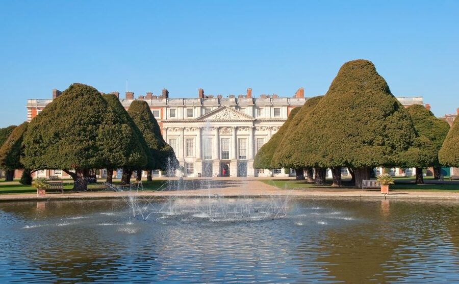 London: Windsor Castle & Henry VIII's Hampton Court Palace - Queen Mary’s Dolls’ House, the wow factor you can’t fake