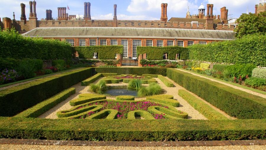 London: Windsor Castle & Henry VIII's Hampton Court Palace - The Thames River boat ride and the coach comfort trade-off