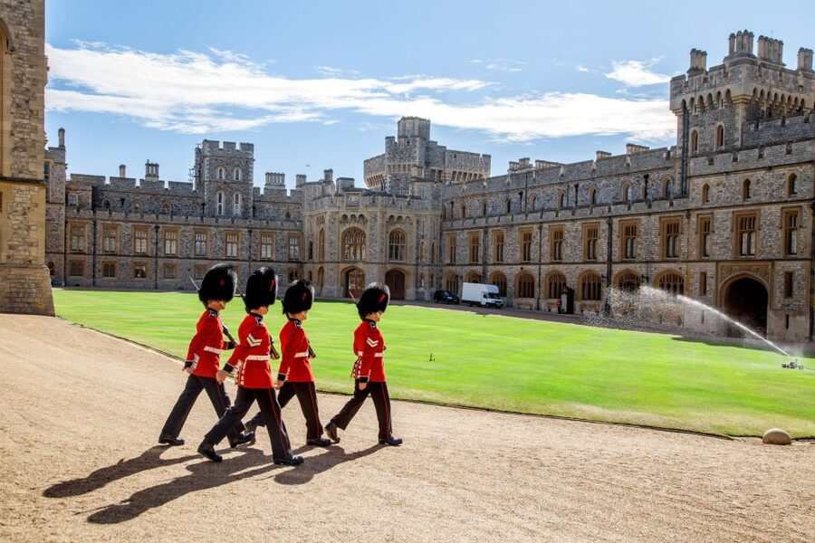 London: Windsor Castle, Stonehenge, and Bath Day Trip - The Chapel and the Parade Problem: Plan Around Sunday Hours and Guard Timing