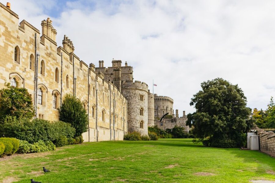 London: Windsor Castle, Stonehenge & Bath Full-Day Tour - Bath: Georgian Streets, Roman-Era Echoes, and a Breather in Free Time