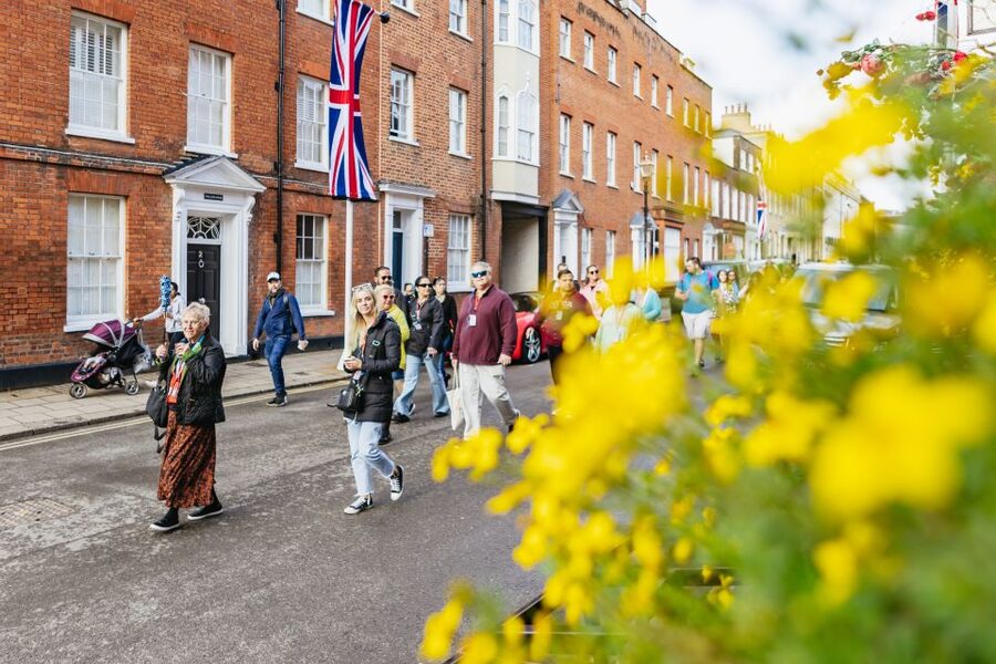 London: Windsor Castle, Stonehenge & Bath Full-Day Tour - Coach Comfort, Audio Headsets, and Staying Sane on the Road