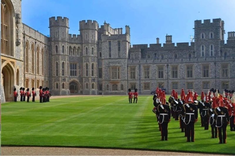 London: Windsor Castle & Tower of London Tour with Tickets - Coach day from Earls Court, then straight into royal territory
