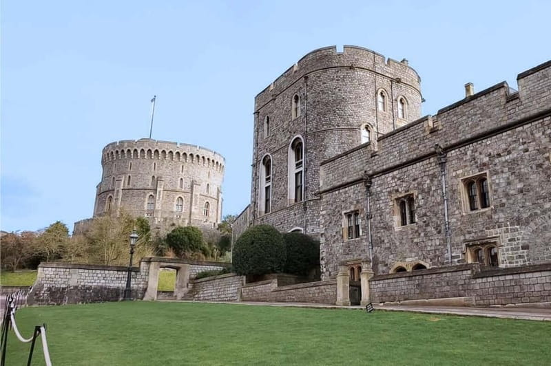 London: Windsor Castle & Tower of London Tour with Tickets - St. George’s Chapel and the royal burial site you cannot miss
