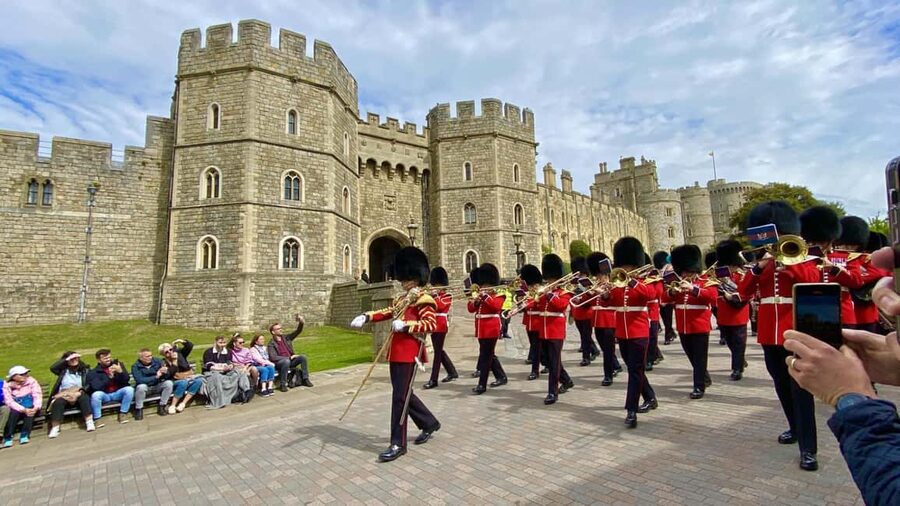 London: Windsor, Stonehenge & Bath with 14th-Century Pub - A fast day-trip loop: Windsor to Bath via Lacock