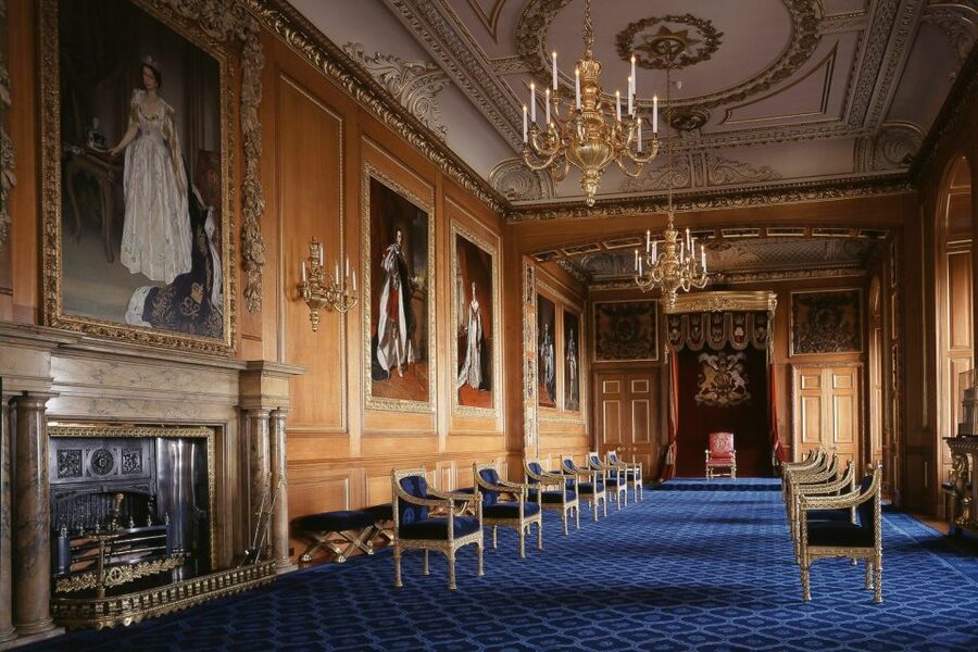 London: Windsor, Stonehenge & Bath with 14th-Century Pub - The coach and timing reality check: comfortable travel, long day