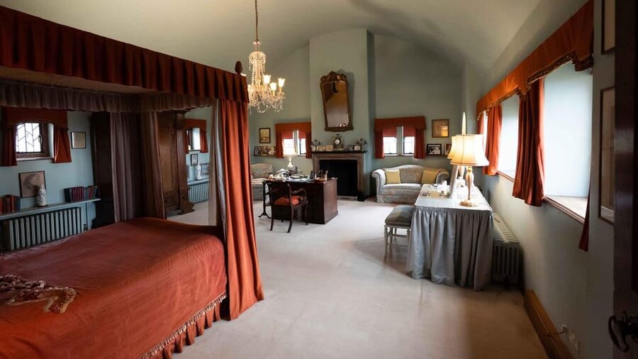 London: Winston Churchill Family Home with Transportation - Private chauffeur logistics from London, 9am to 2pm
