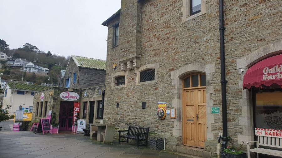 Looe: Beyond Paradise TV Locations Tour - How the Tour Feels: Friendly Guides, Photos, and Set Stories