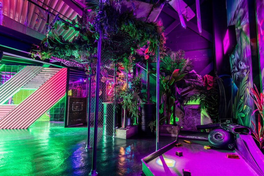 Manchester: Junkyard Golf Club Tickets for 9 or 18 Holes - Bars, cocktails, and fuel without slowing the fun