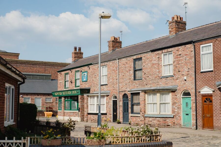 Manchester: The Coronation Street Experience - The 25-minute free roam: how to use it for the best photos