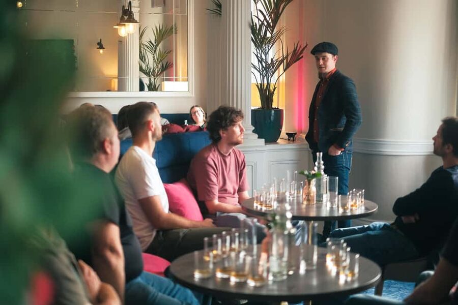 Oban: Classic Scottish Whisky Tasting - Meeting at Perle Oban, the setting that keeps it relaxed