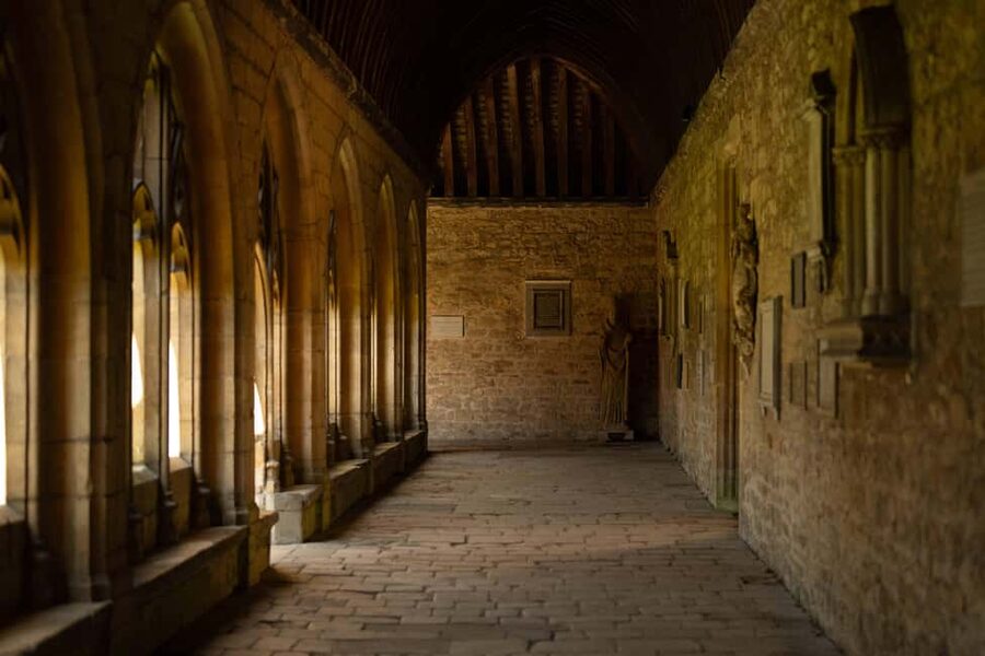 Oxford: Alumni-led Harry Potter Film Tour - Bookshops, theatres, and the places where ideas get made