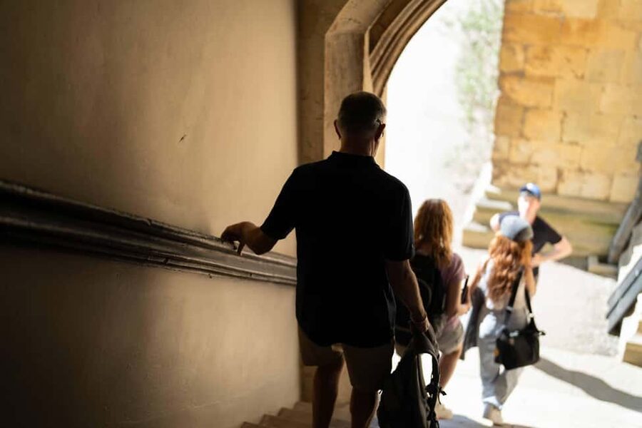 Oxford: Alumni-led Harry Potter Film Tour - Practical tips for your feet, your eyes, and your expectations