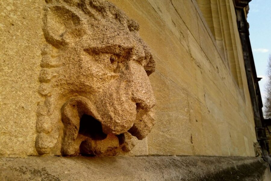 Oxford: Christ Church Harry Potter Film Locations Tour - The Hogwarts quiz and the gown photo moment