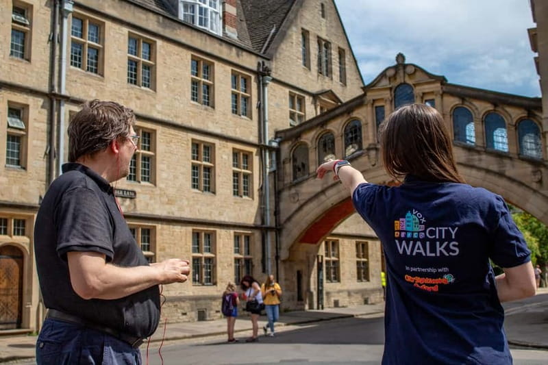 Oxford: City and Universities Express Tour & Audio Guide - Meeting on High Street at the Oxford Visitor Information Point