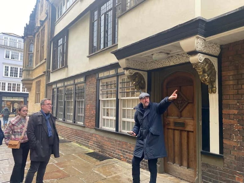 Oxford: CS Lewis and JRR Tolkien Tour - Starting at Broad Street and the Trinity College blue gates