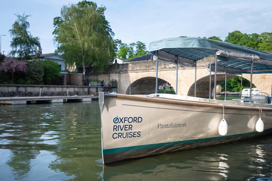 Oxford: Guided Sightseeing River Cruise - Logistics that matter: timing, luggage rules, and who this is for