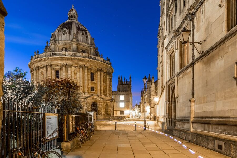 Oxford Official Ghost Tour - Dead Man’s Walk and the Route That Makes Legends Feel Local