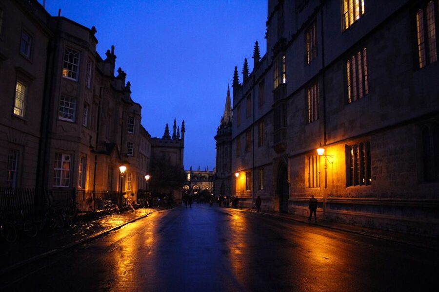 Oxford Official Ghost Tour - Famous Oxford and University Landmarks at Night, Plus the “Why It Looks Different”