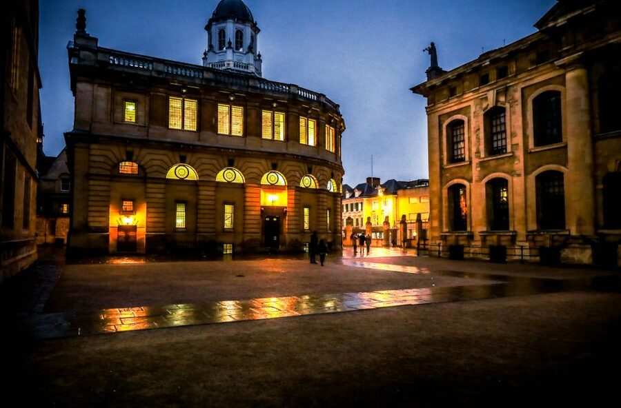 Oxford Official Ghost Tour - A 2-Hour Oxford Night Walk That Trades Speed for Story