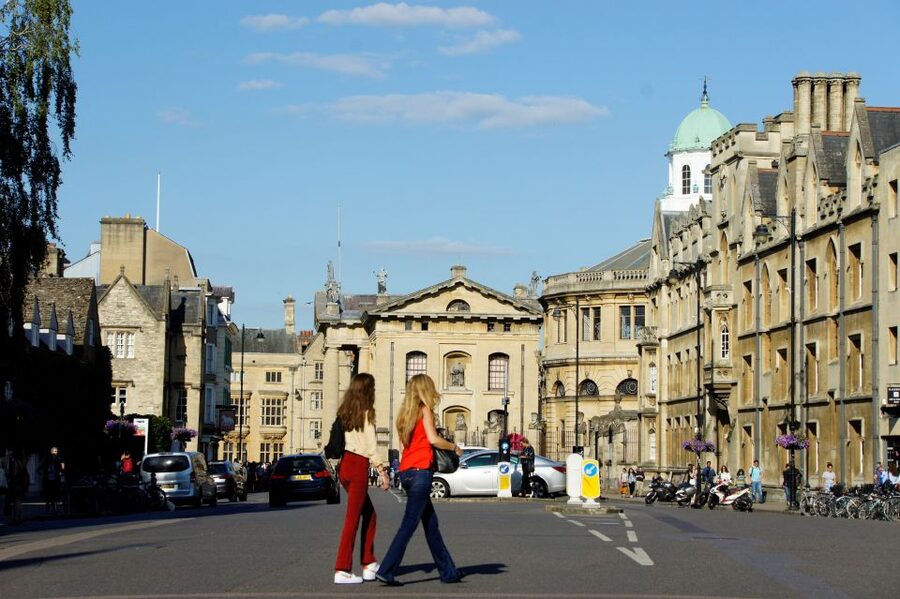 Oxford: Official University and City Walking Tour - Dreaming Spires in motion, Radcliffe Square and the Bridge of Sighs