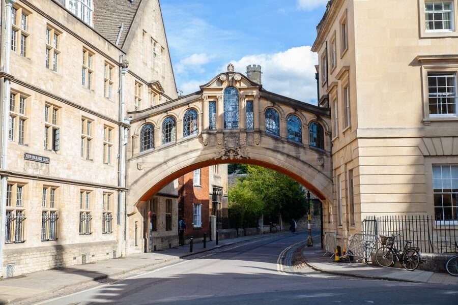Oxford: Private Walking Tour with University Alumni Guide - Bridge of Sighs and the Bodleian’s Forecourt Mood