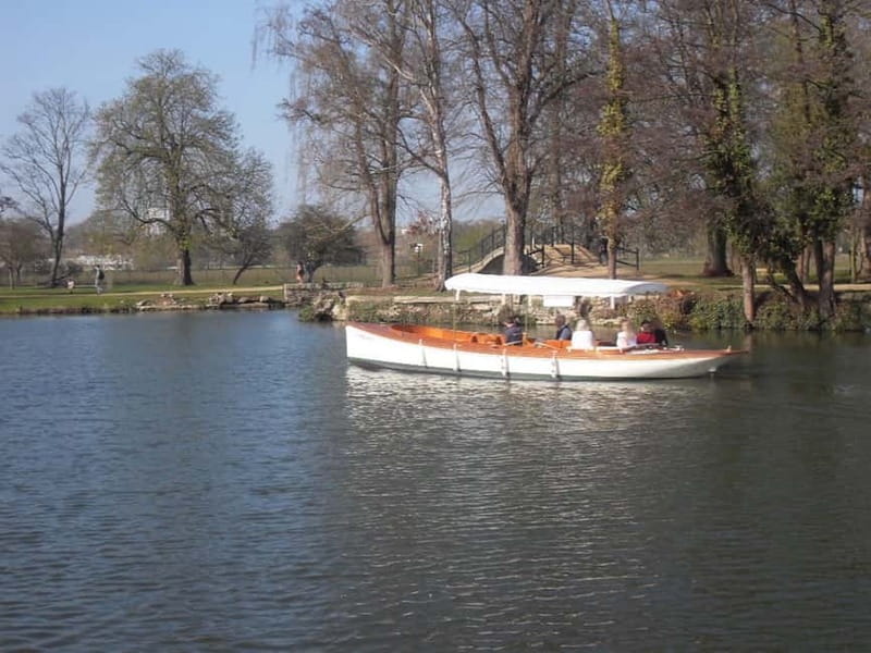 Oxford: Sightseeing Boat Cruise with Prosecco - Prosecco, wicker seating, and the relaxed pace