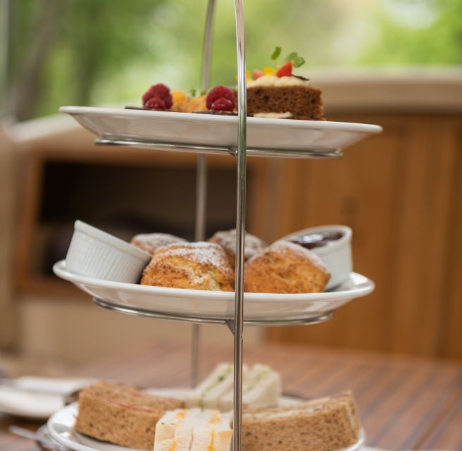 Oxford: Sightseeing River Cruise with Afternoon Tea - Getting Started at The Folly Bridge, Then Settling In