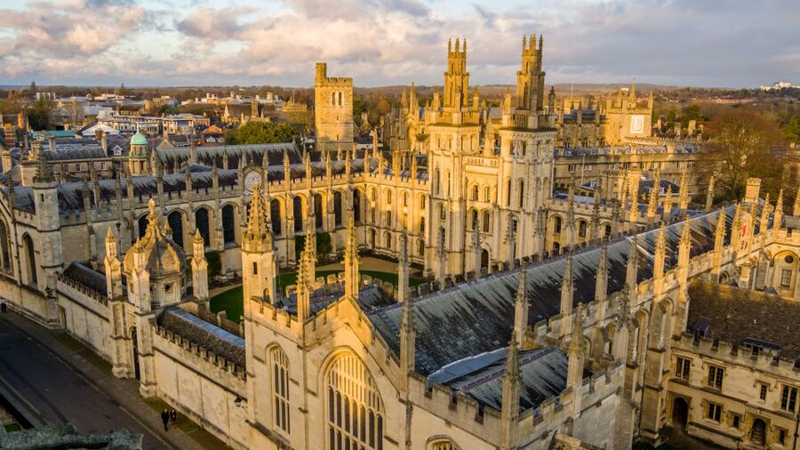 Oxford: Simply Oxford University walking Tour - A small-group walk that makes Oxford make sense
