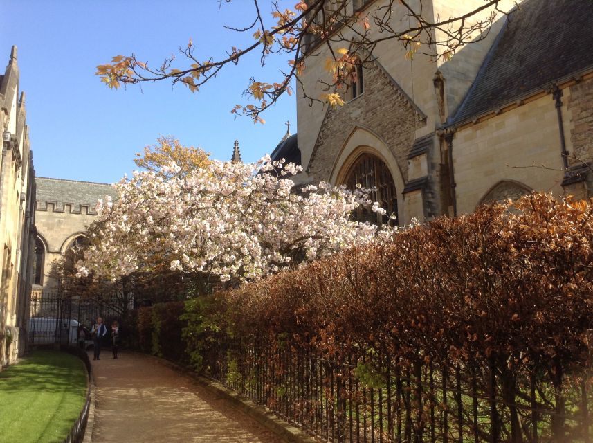 Oxford: Simply Oxford University walking Tour - Old Schools Quadrangle and the Radcliffe Camera: icons, explained