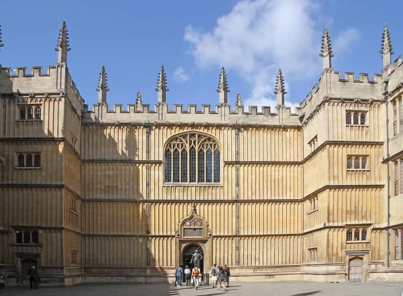 Oxford: Town & Gown Walking Tour - Where the walk begins: Carfax Tower and quick setup